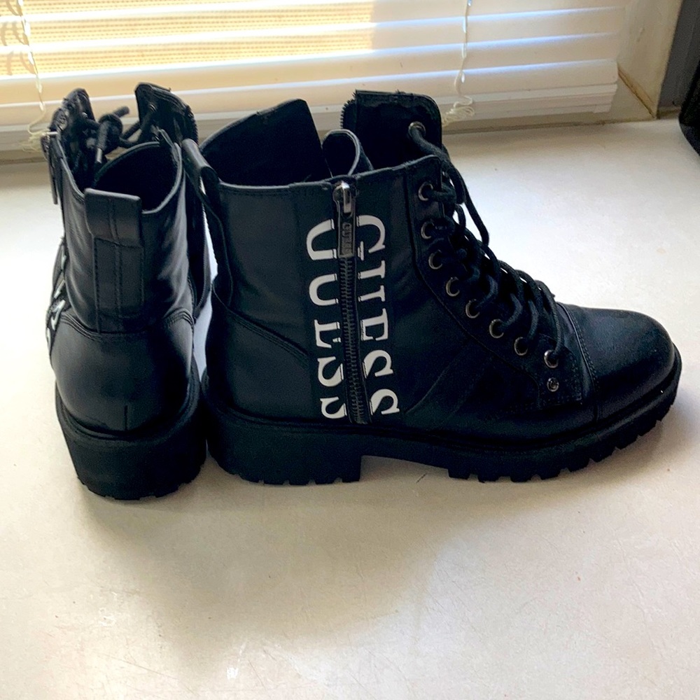 Women’s size 9 GUESS black boot.